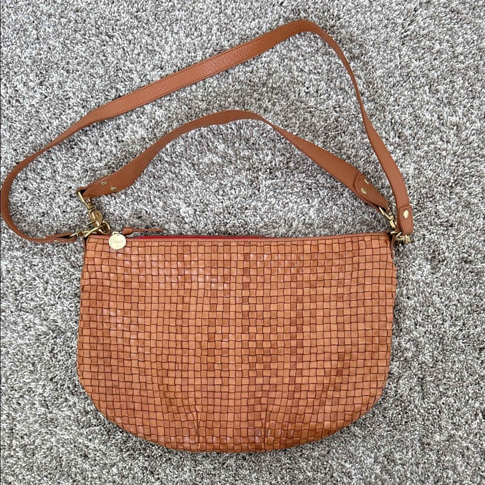Clare V Moyen Messenger